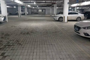 長沙株洲，某小區地下停車廠